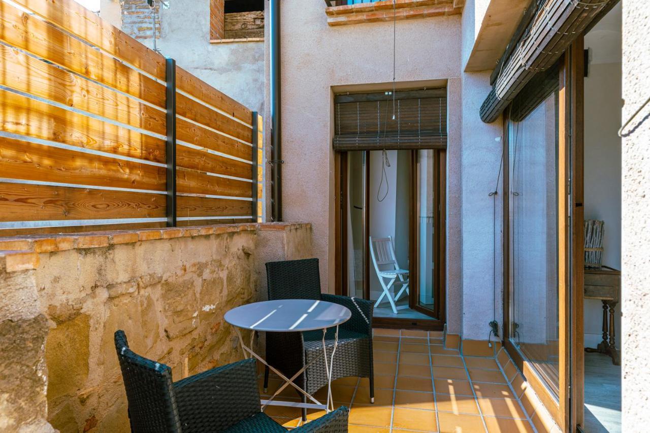 Apartamentos Vino Tinto Y Restaurante Tomate Rosa Adahuesca エクステリア 写真