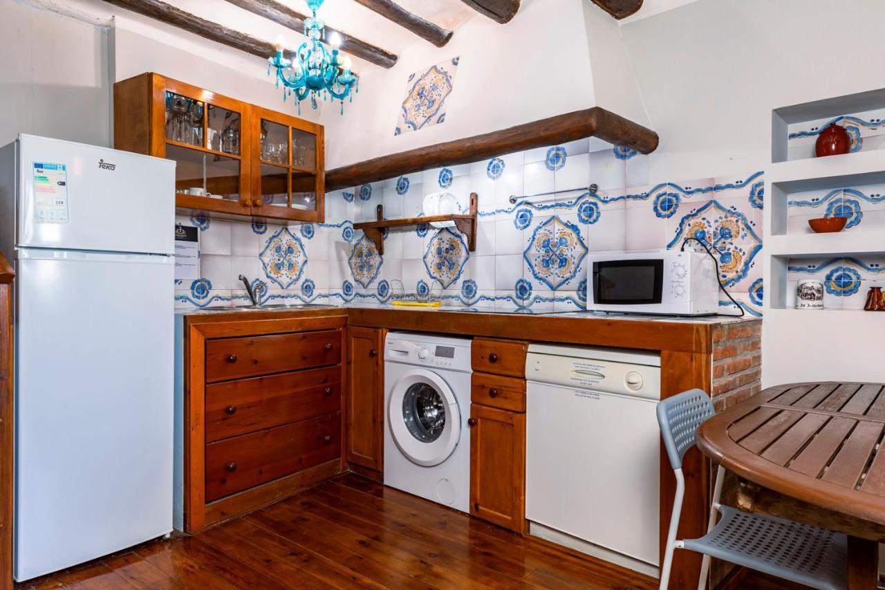 Apartamentos Vino Tinto Y Restaurante Tomate Rosa Adahuesca エクステリア 写真