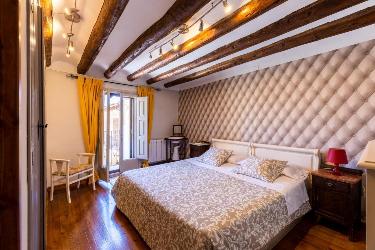 Apartamentos Vino Tinto Y Restaurante Tomate Rosa Adahuesca エクステリア 写真