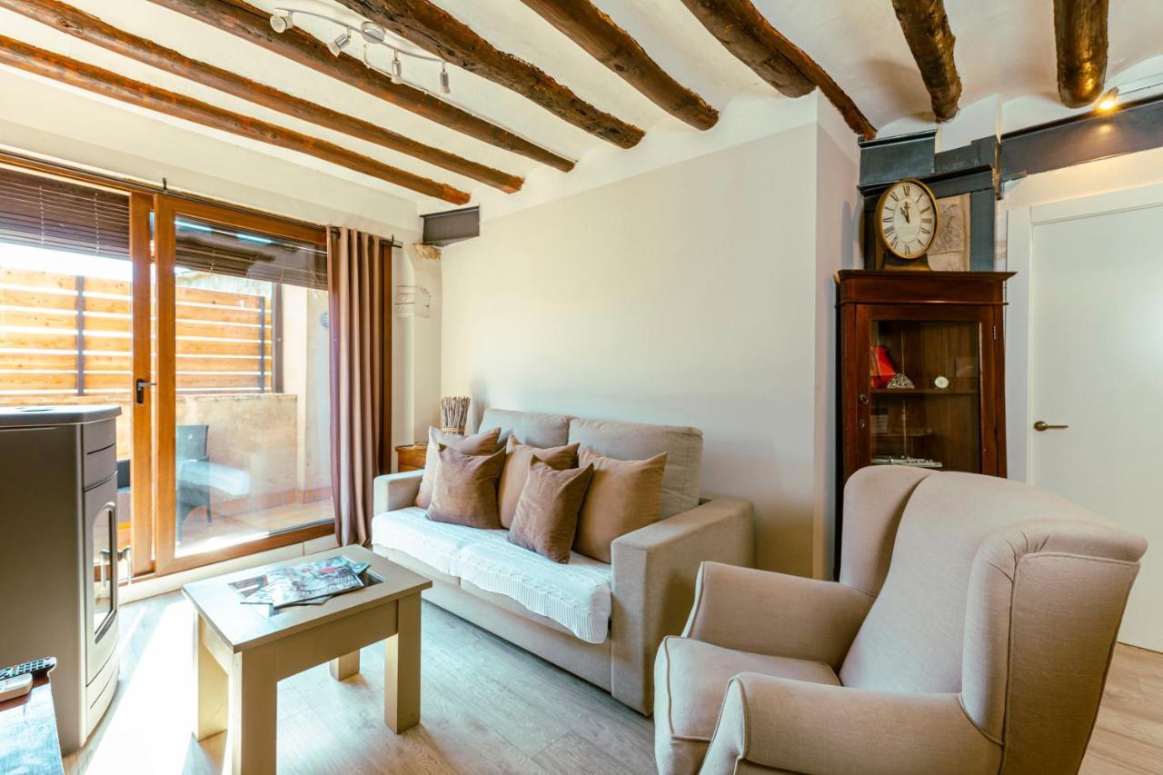 Apartamentos Vino Tinto Y Restaurante Tomate Rosa Adahuesca エクステリア 写真