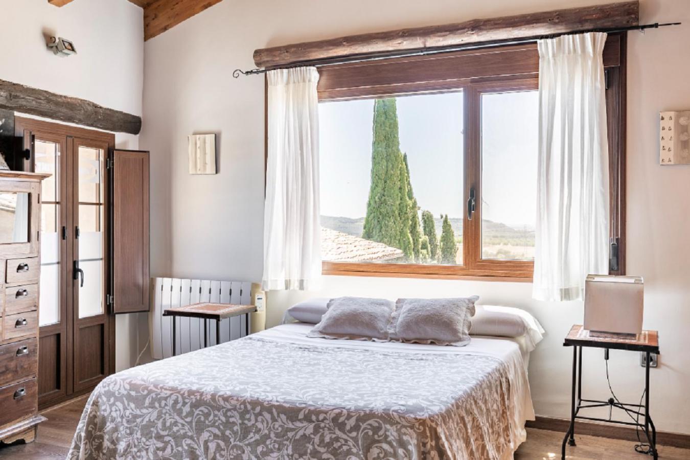 Apartamentos Vino Tinto Y Restaurante Tomate Rosa Adahuesca エクステリア 写真