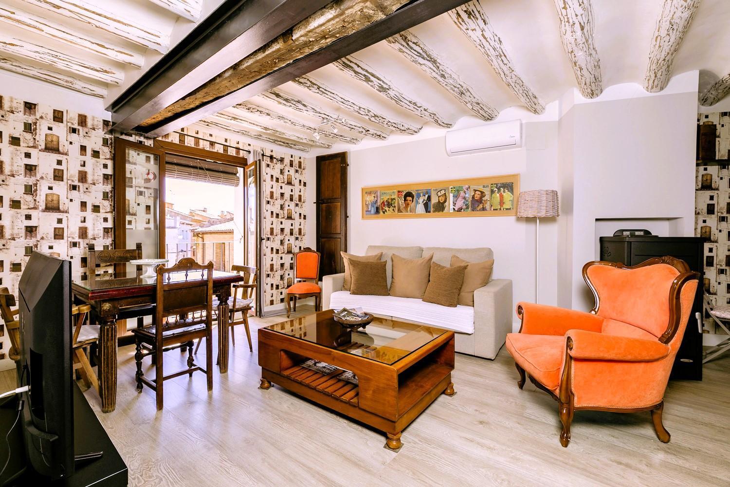 Apartamentos Vino Tinto Y Restaurante Tomate Rosa Adahuesca エクステリア 写真