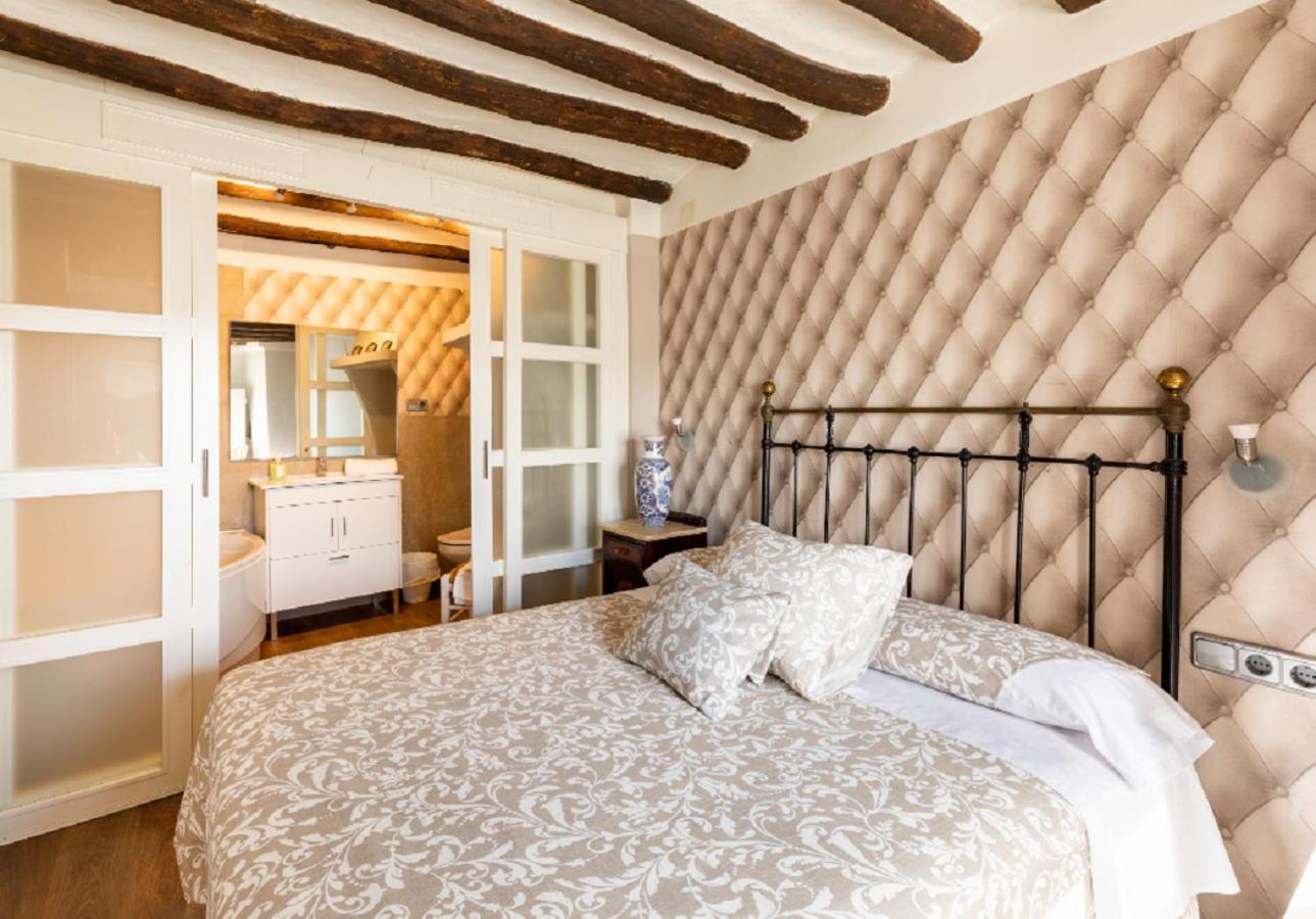Apartamentos Vino Tinto Y Restaurante Tomate Rosa Adahuesca エクステリア 写真