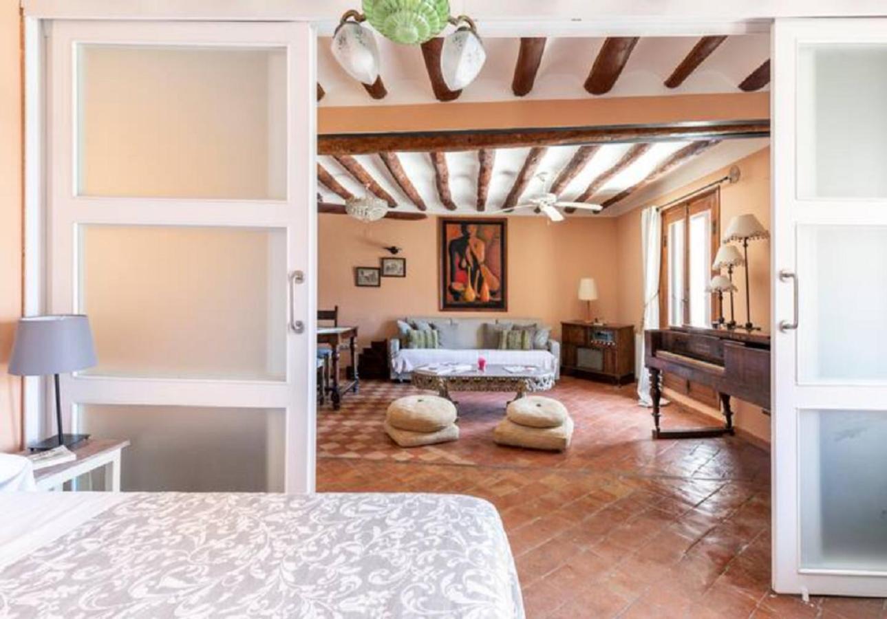 Apartamentos Vino Tinto Y Restaurante Tomate Rosa Adahuesca エクステリア 写真