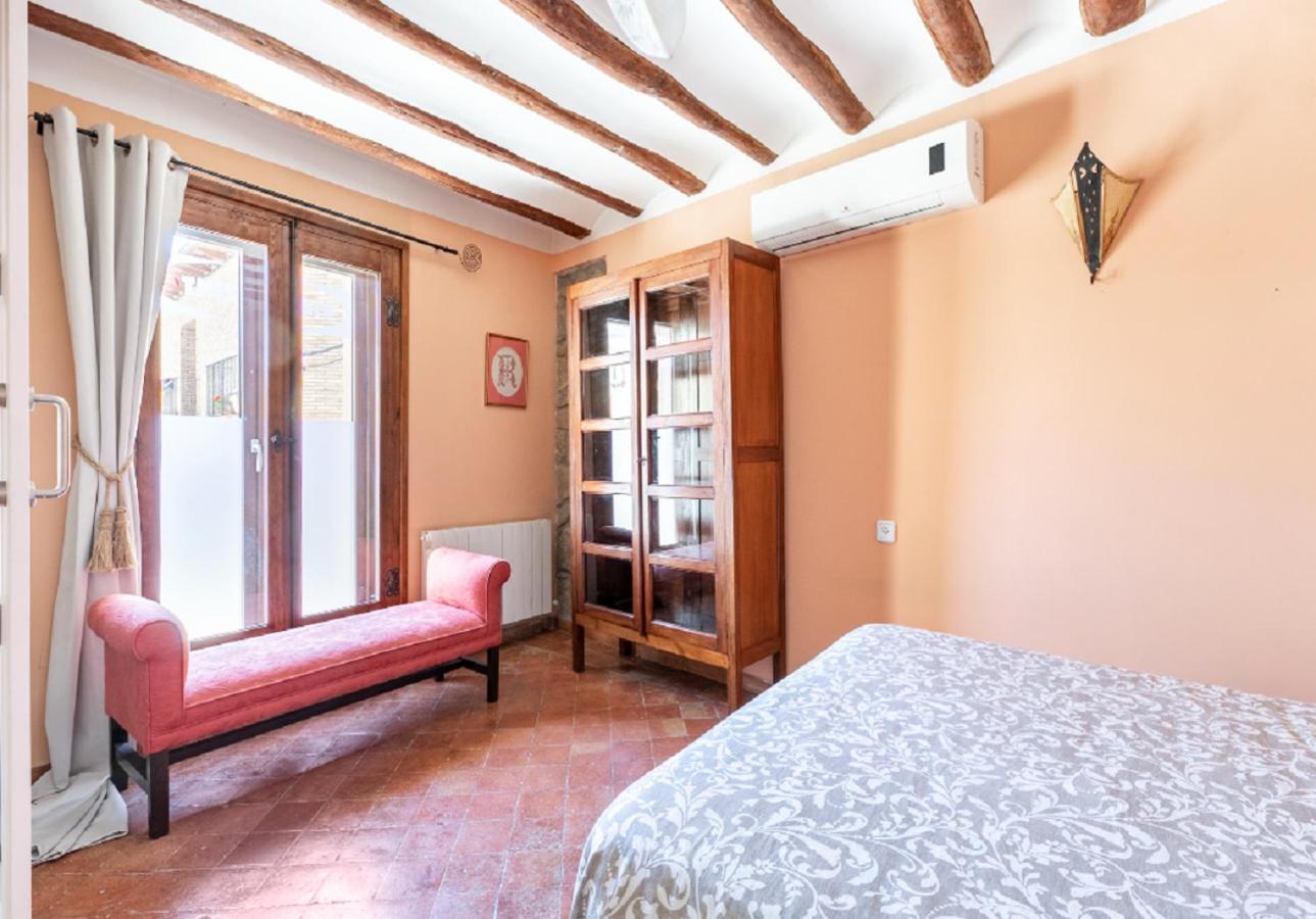 Apartamentos Vino Tinto Y Restaurante Tomate Rosa Adahuesca エクステリア 写真
